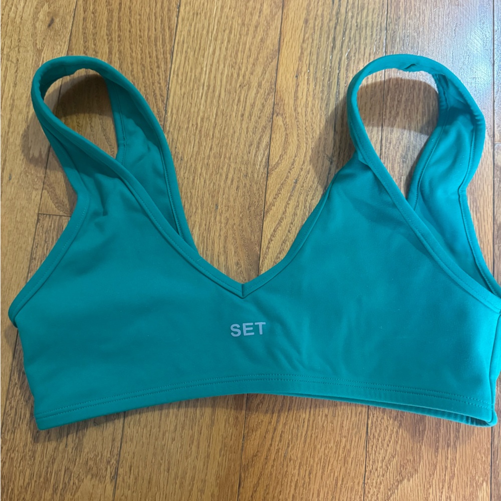 Set active PALM dip sports bra - size small. Also selling matching leggings.